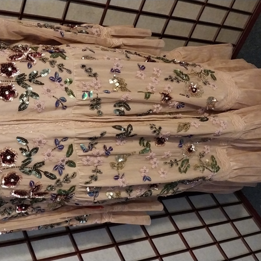 #256 Gorgeous Frock & Frill Dress - Picture 3 of 12